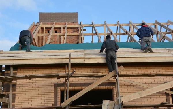 Roofing Services That Combine Quality Workmanship and Affordable Pricing
