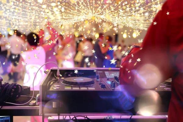How a Skilled DJ Service Balances Music Preferences Across Age Groups